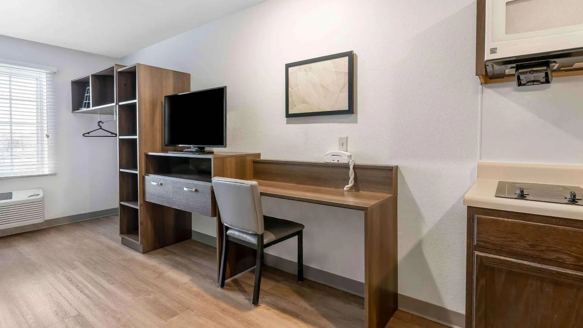 Extended Stay America Select Suites - Charlotte - Northlake Hotel