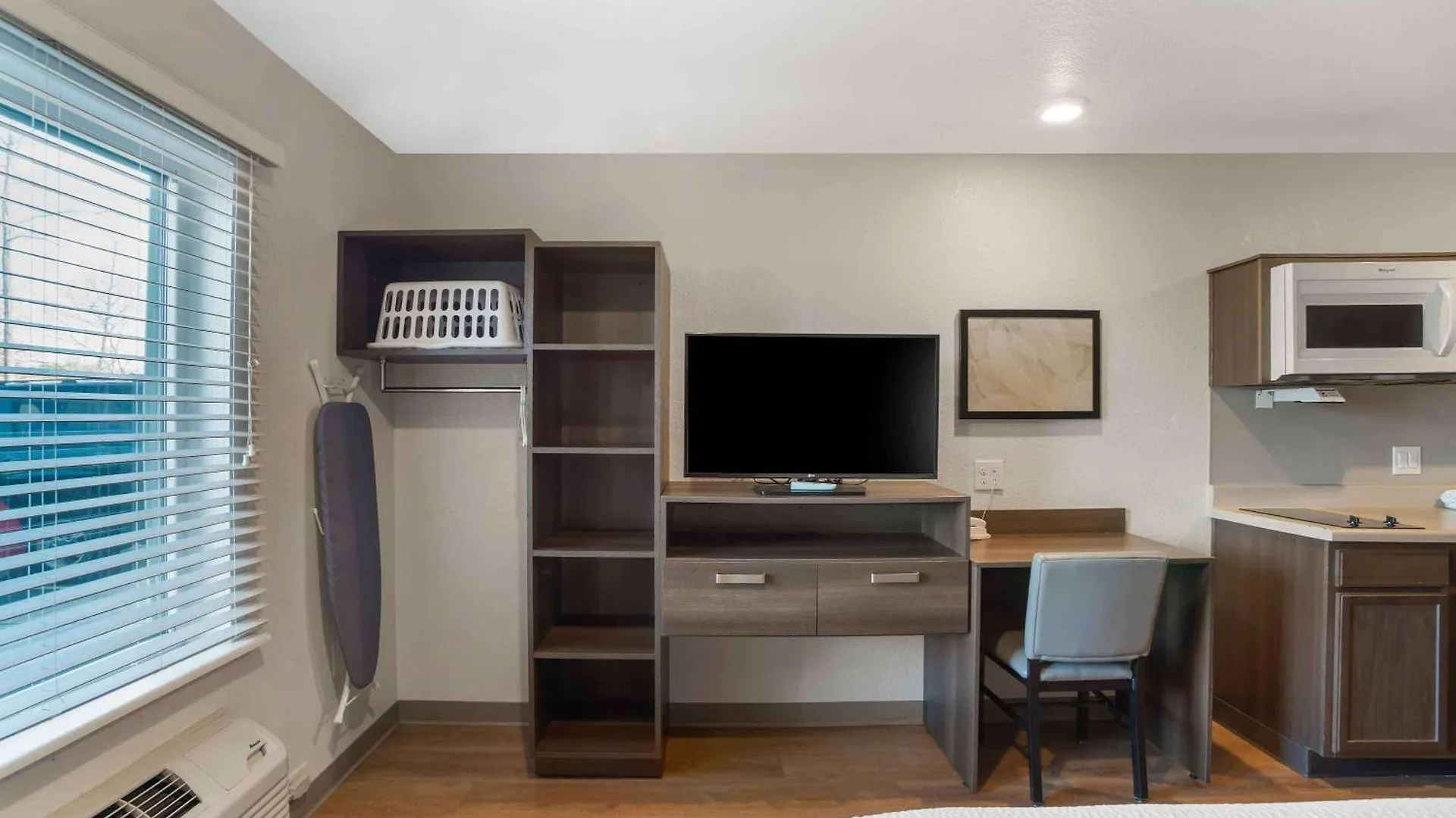 Extended Stay America Select Suites - Charlotte - Northlake Hotel